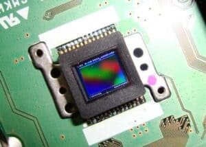 Um sensor de imagem CCD, de máquina fotográfica digital.