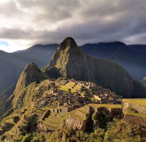 Santuario histórico de Machu Picchu en Perú, ejemplo de patrimonio mixto: natural y construido