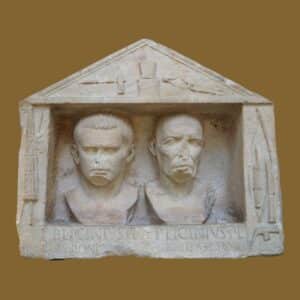 bustos romanos com inscrições