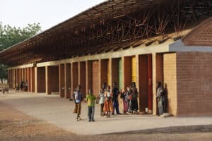 Escola Primária , em Gando, Burkina Fasso. Francis Kéré - Prémio de arquitetura Pritzker 2022