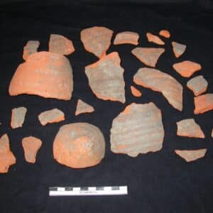 Peça antes da intervenção de conservação de cerâmica arqueológica