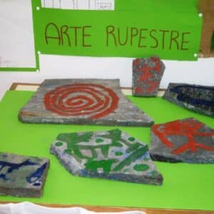 Atividade de educação patrimonial sobre arte rupestre